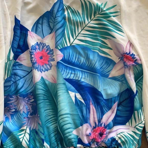 6/$25 ❌ Tropical Vibes Top - Picture 4 of 6
